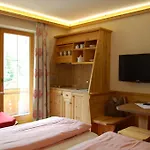 فندق Schweizerhof 3*